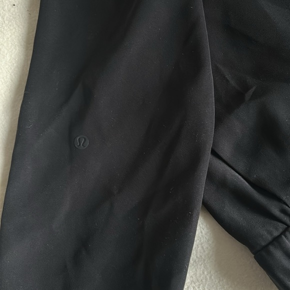 Lululemon on the Fly Pants NWOT - Picture 3 of 4